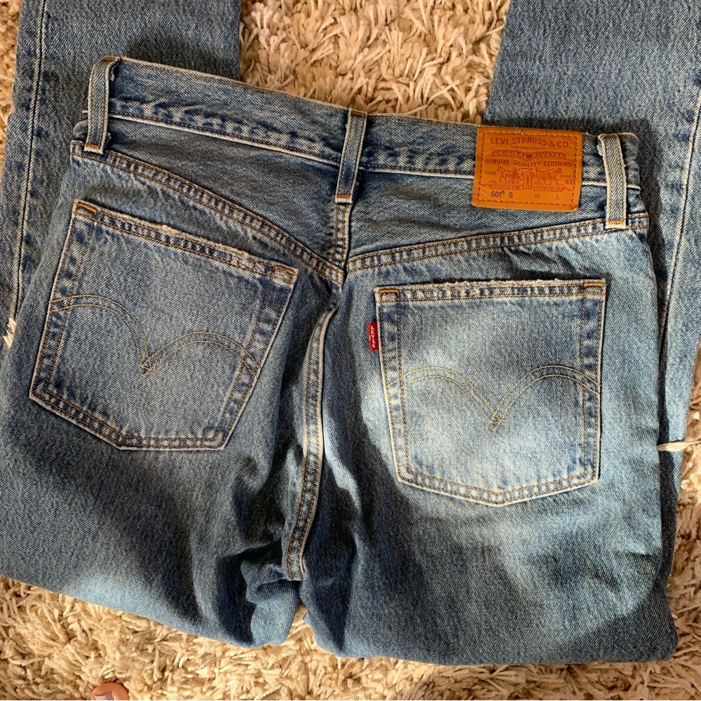 Levi’s 501 Short Medium Wash Distressed Jeans - Picture 3 of 8
